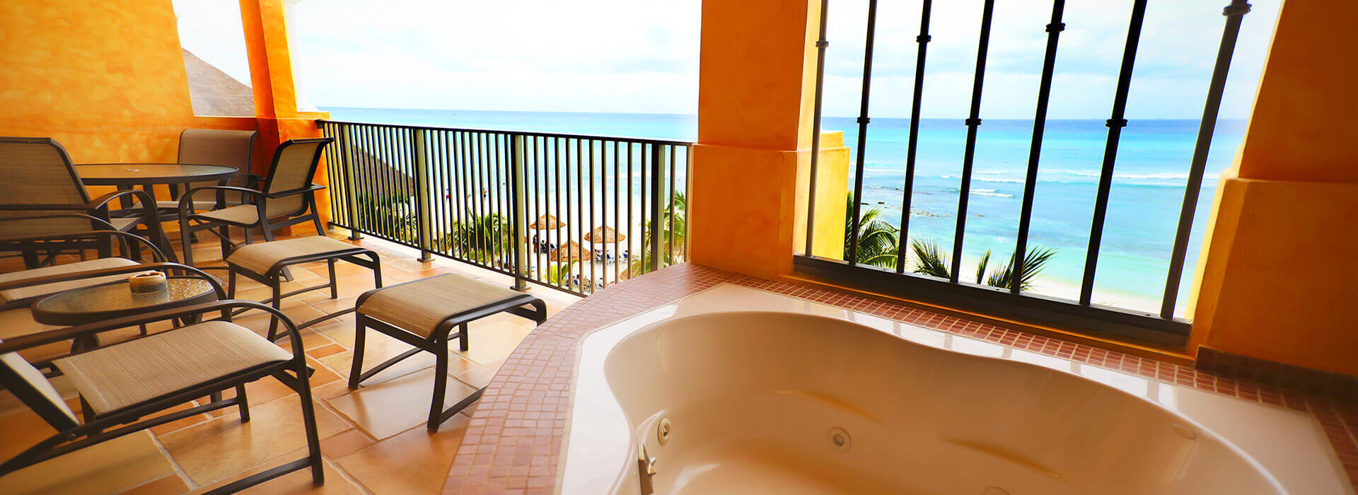 suite frente al mar con jacuzzi en la terraza