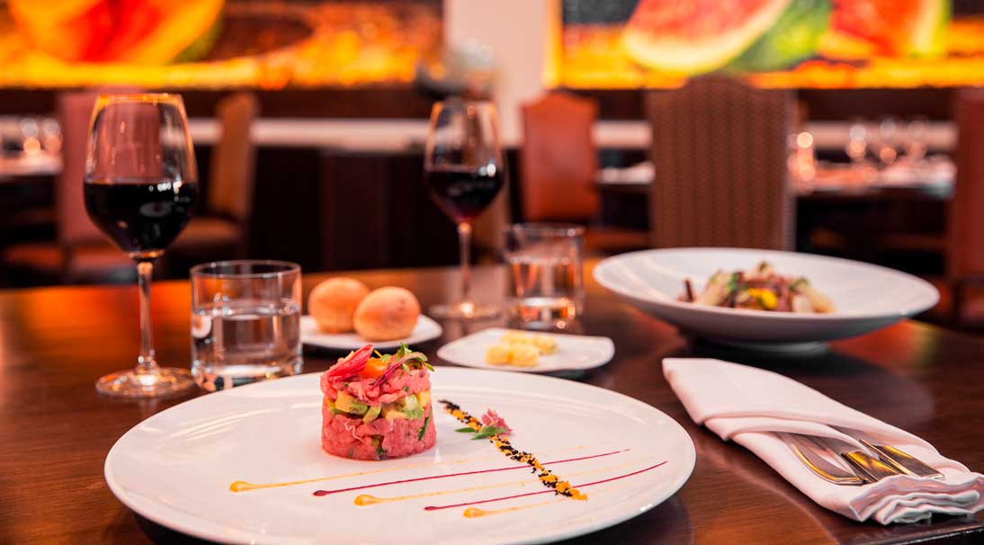 Los Murales-Restaurant en The Royal Haciendas