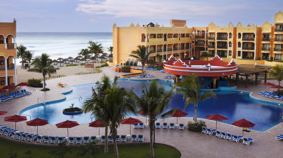 resort en playa del carmen para disfrutar vacaciones en familia
