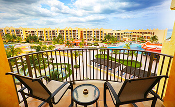 suite en the royal haciendas con balcón